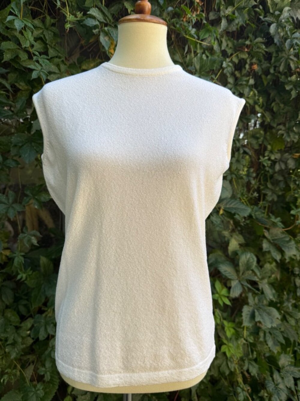 70s White Shimmer Poly Knit Sleeveless Top Scoop Neck Sz 46